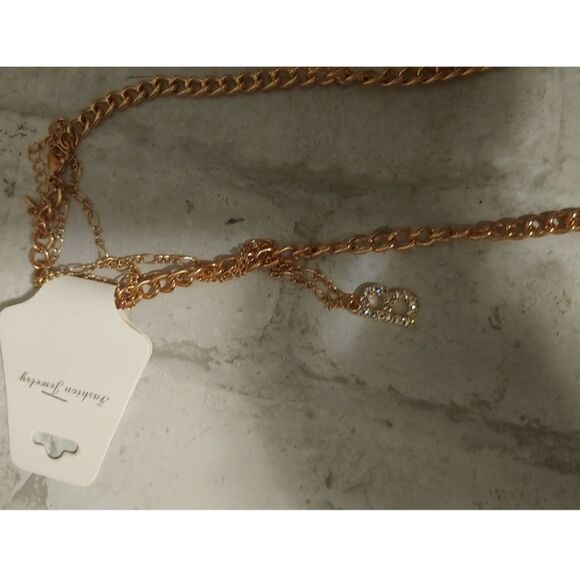 Butterfly Necklace in Gold Plate and Rhinestones NWOT - Picture 5 of 8